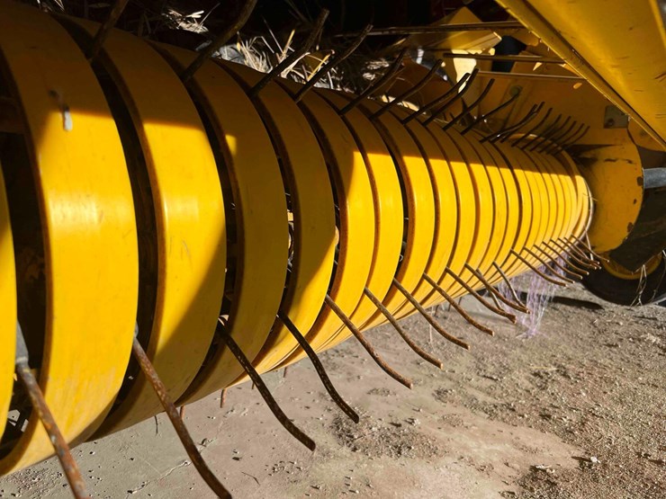 2020-new-holland-560-roll-belt-round-baler-image-11