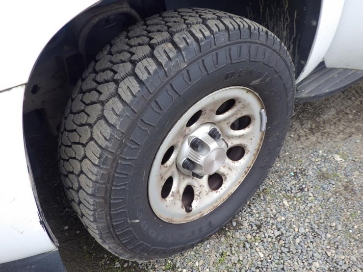 2008-chevrolet-tahoe-image-13