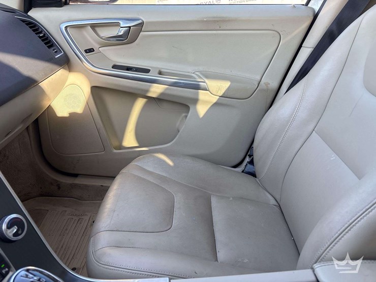 2016-volvo-xc60-image-22