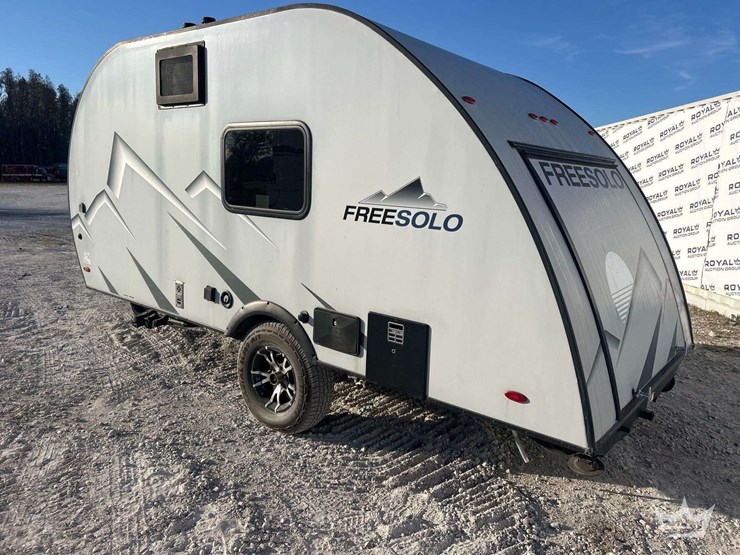 2022-braxton-creek-freesolo-kitch-18-ft-travel-trailer-image-4