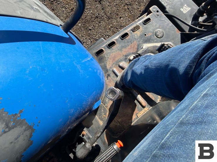 new-holland-t4030f-image-45