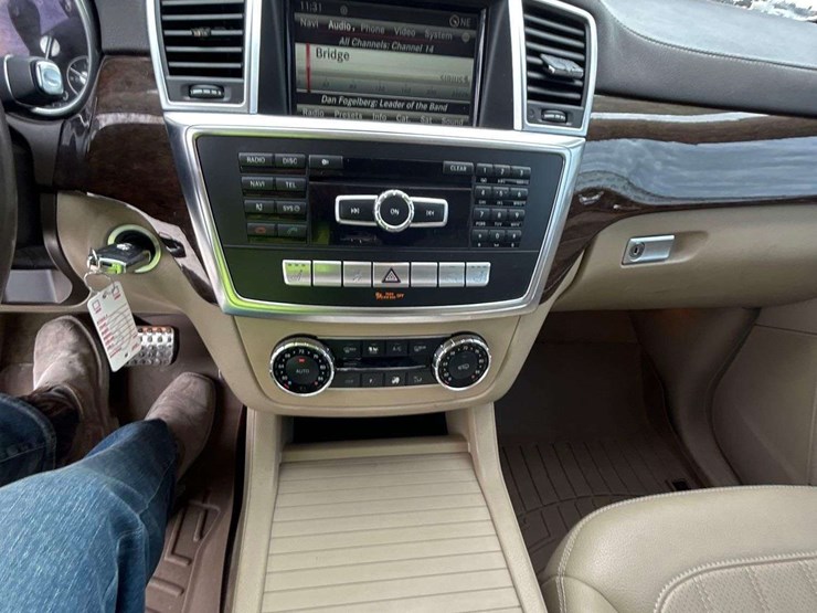 2014-mercedes-benz-gl450-image-21