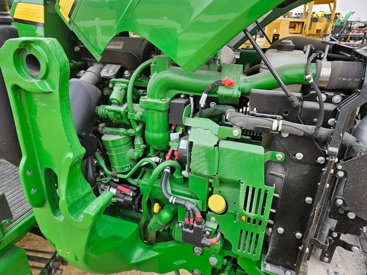 2024-john-deere-5067e-image-12