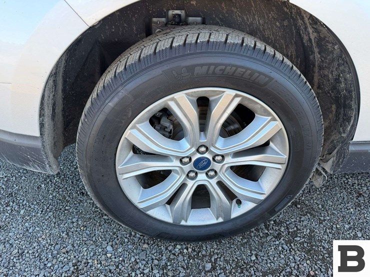 2019-ford-edge-image-17