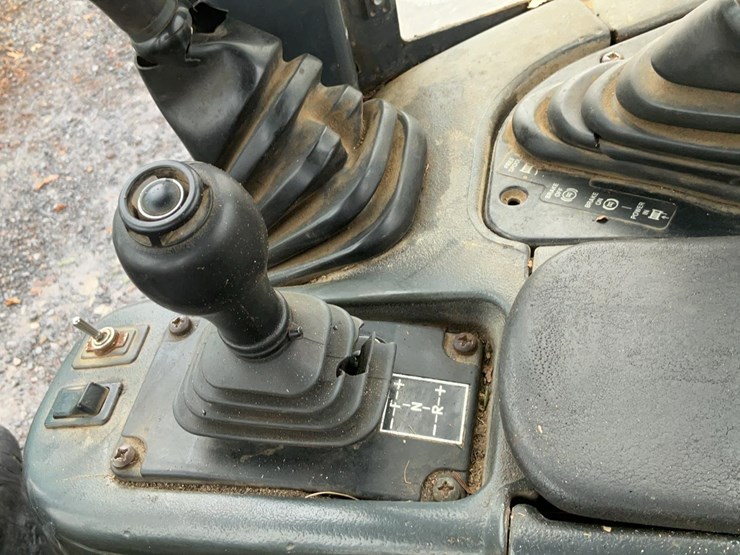 2006-deere-640g-iii-image-24