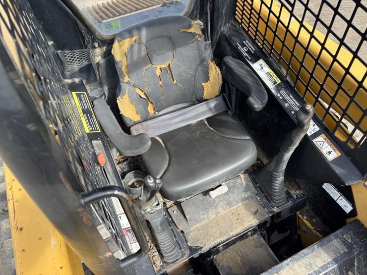 2006-john-deere-322-image-8