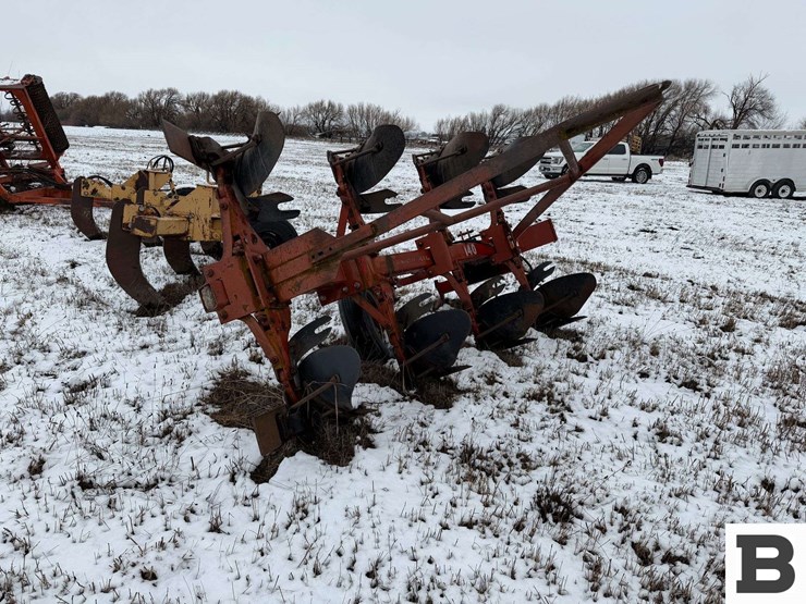 international-4-bottom-plow-image-3