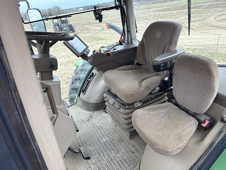 john-deere-8245r-image-13