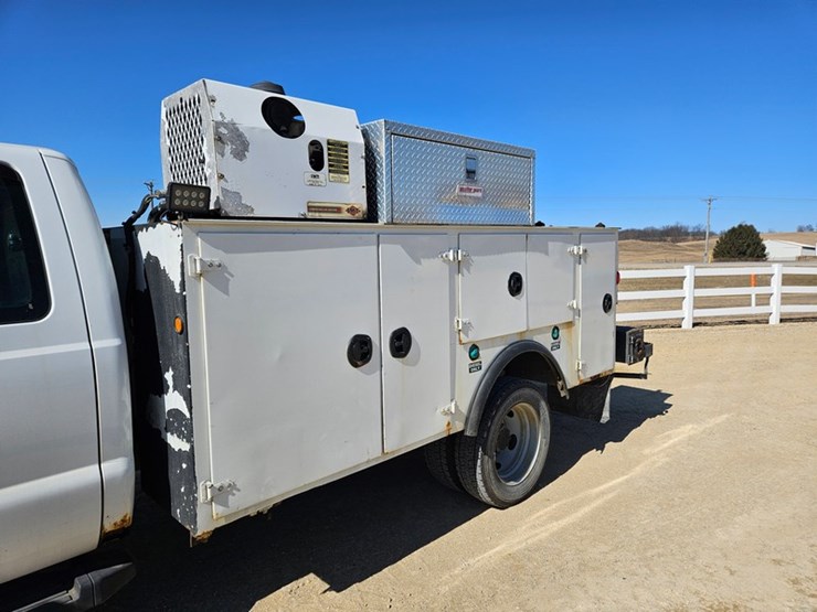 2011-ford-f550-image-9