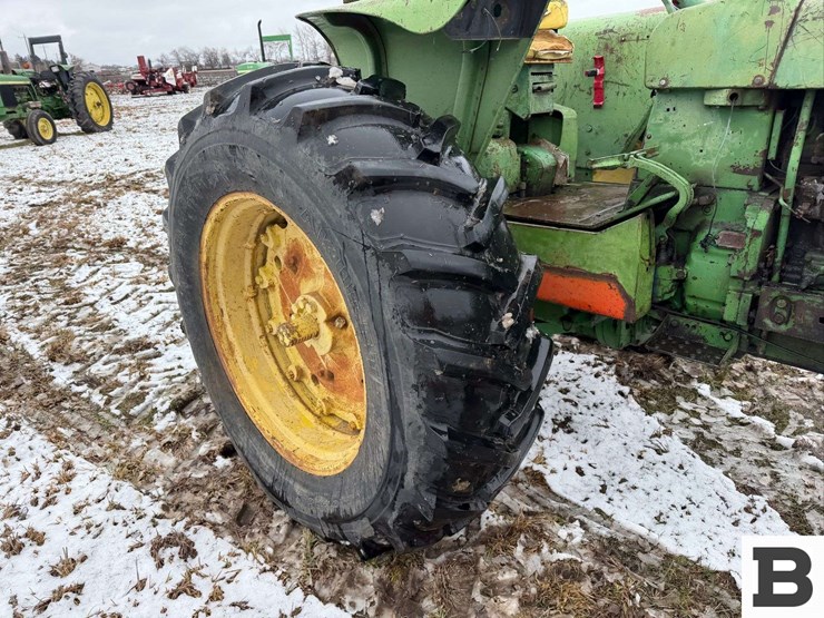 john-deere-4010-image-38