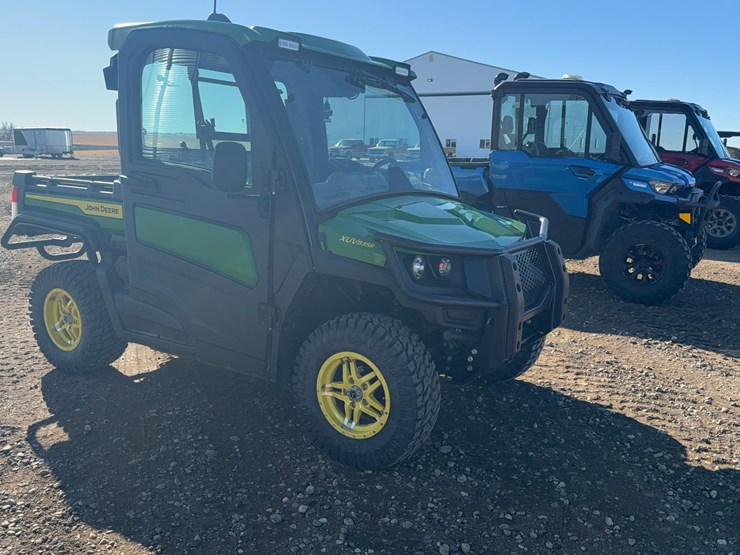2023-john-deere-gator-image-2