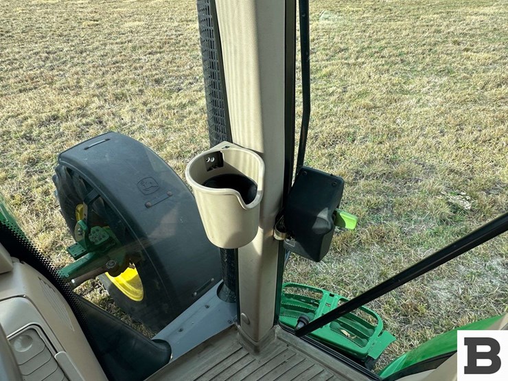 2014-john-deere-6140m-image-38