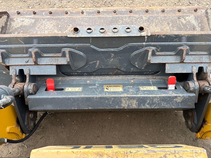 2017-gehl-250-image-15