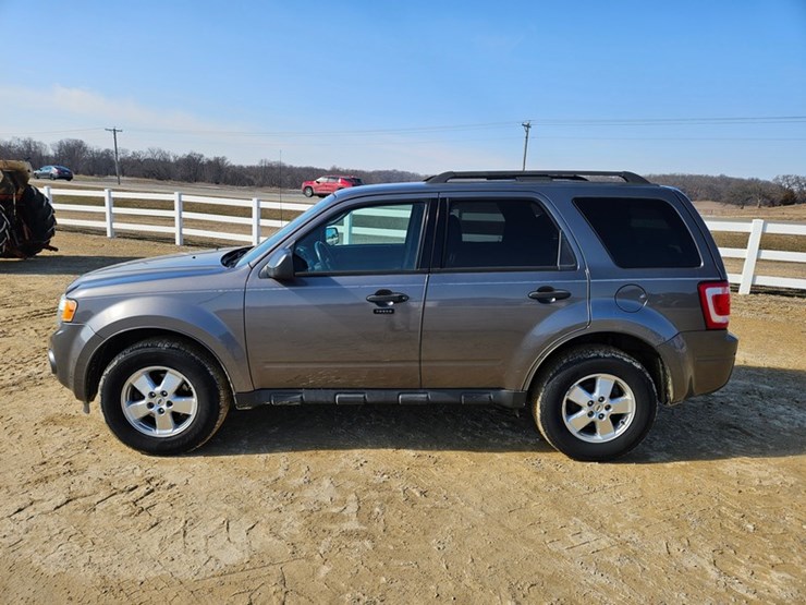 2012-ford-escape-image-2