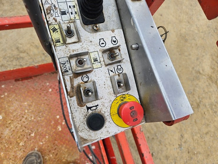 2017-skyjack-sj6832rt-image-33