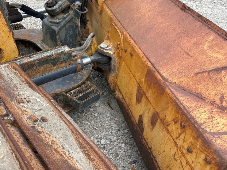 2015-deere-650k-lgp-image-23