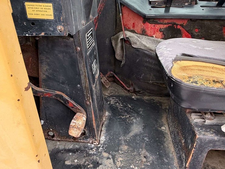 new-holland-1085-image-15