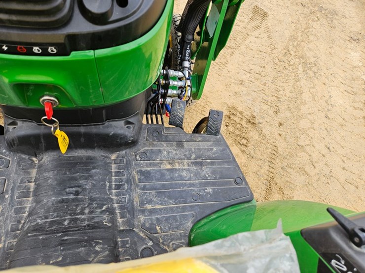 2025-john-deere-2038r-image-26