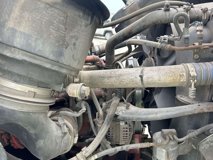 2020-freightliner-114sd-image-10