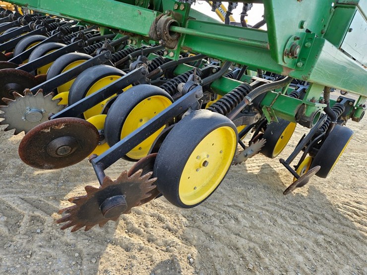 john-deere-750-image-22