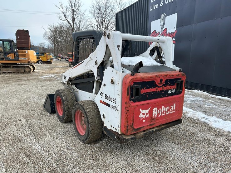 2015-bobcat-s570-image-2