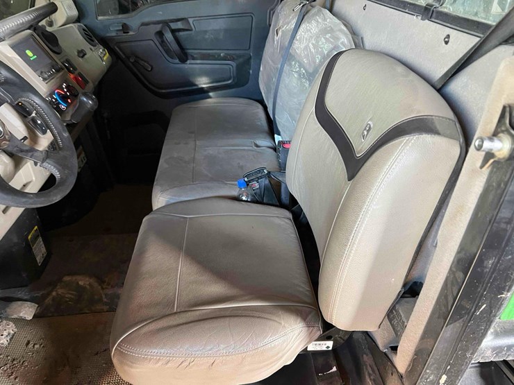 2023-john-deere-gator-image-9