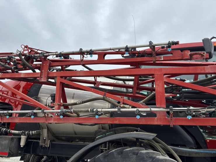 2015-case-ih-patriot-3340-image-24