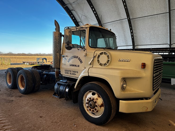 1989-ford-l9000-image-1