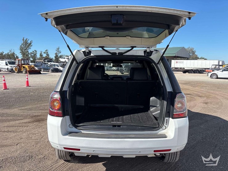 2014-land-rover-lr2-awd-suv-image-29