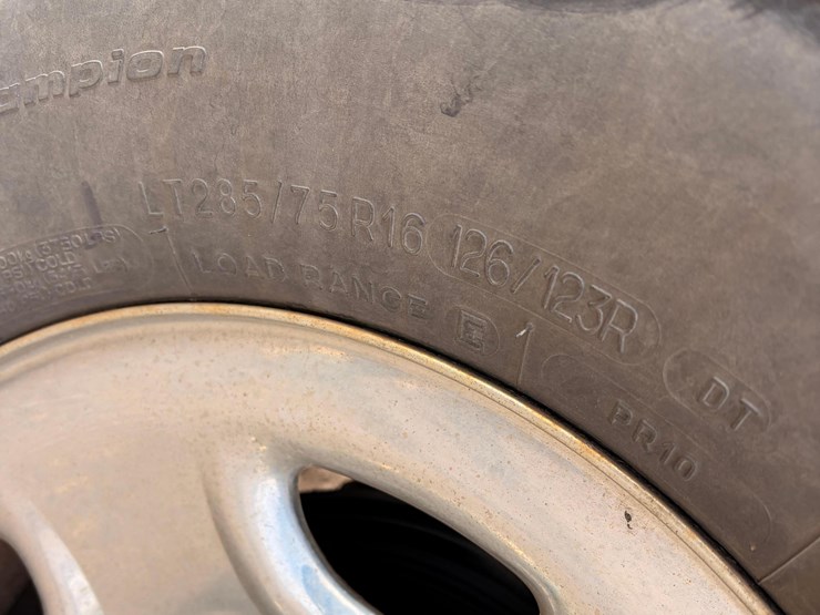 2010-chevrolet-silverado-pickup-image-22