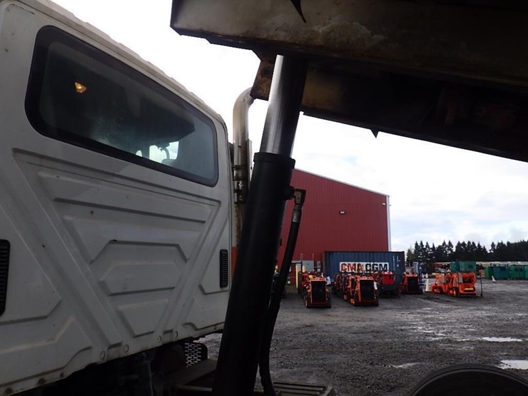 2007-international-7600-image-45