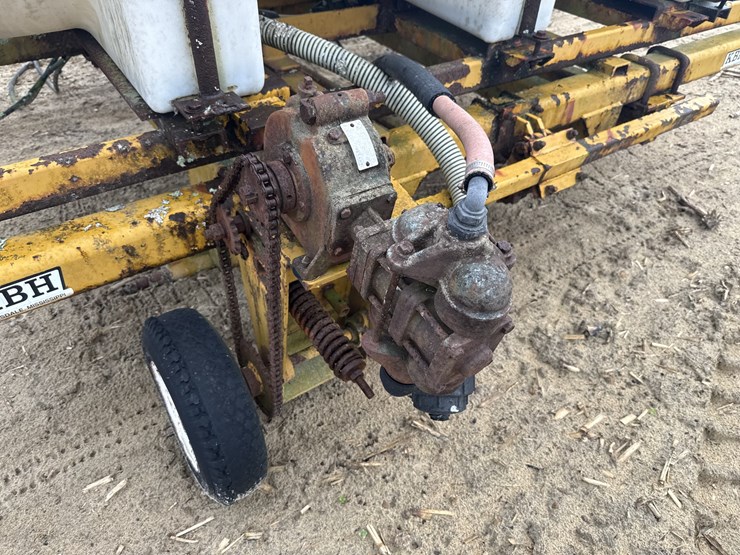 kbh-pt-12-row-liquid-fertilizer-applicator-image-9