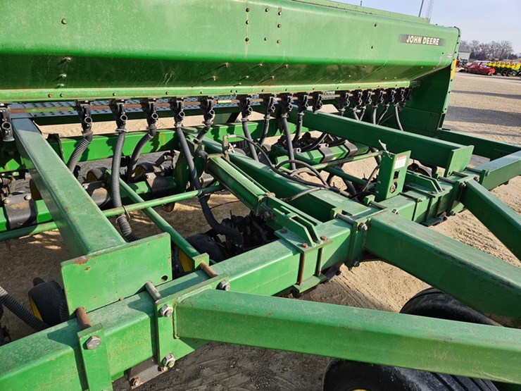 john-deere-750-image-12