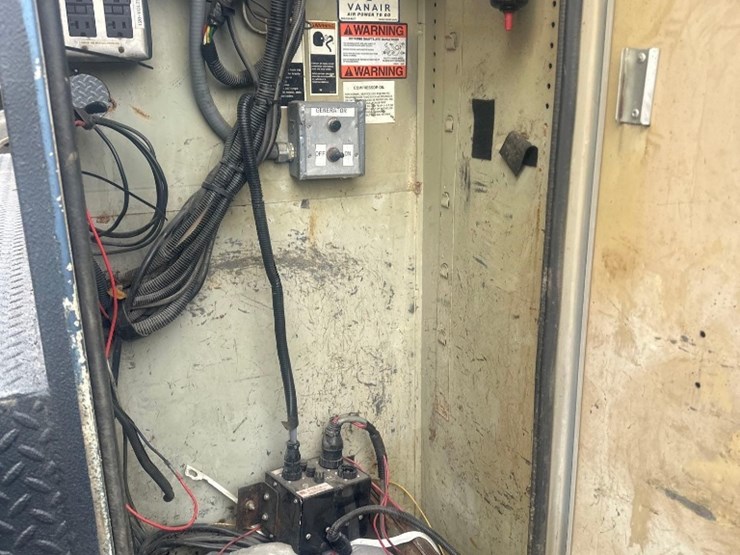 2005-international-7400-image-11