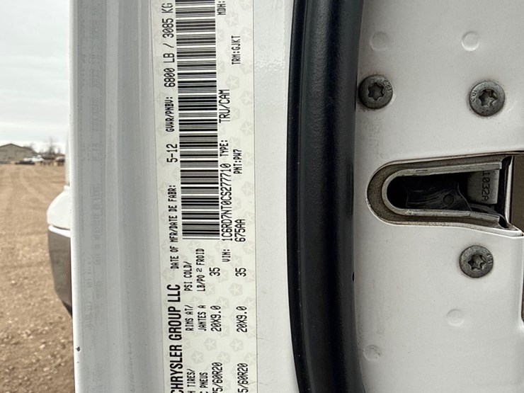 2012-dodge-ram-1500-image-17