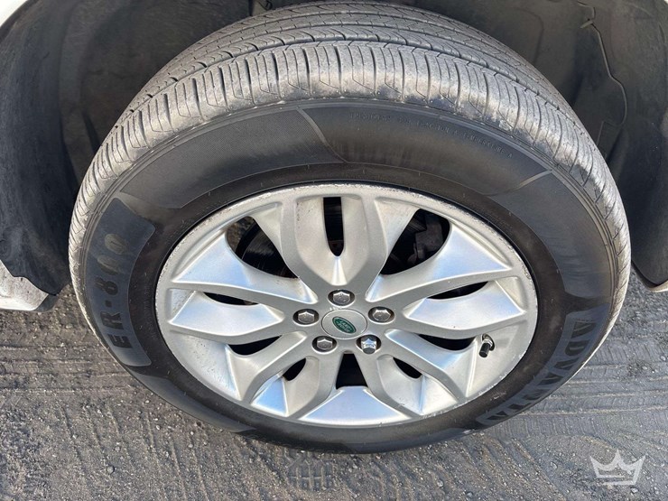 2014-land-rover-lr2-awd-suv-image-30