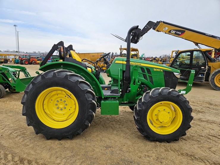 2024-john-deere-5067e-image-6