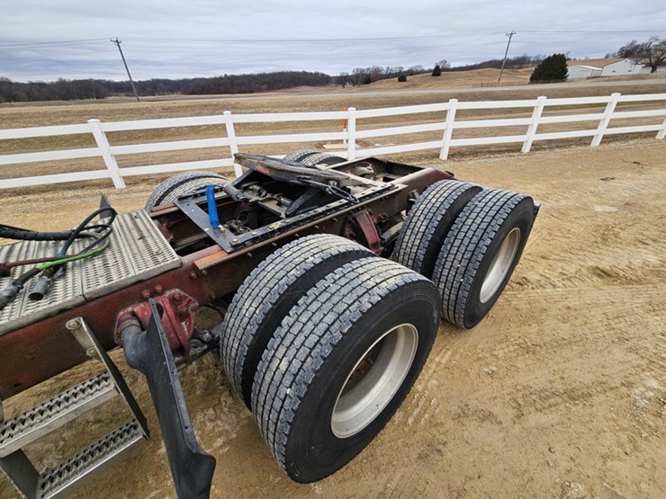 2006-peterbilt-379-image-16
