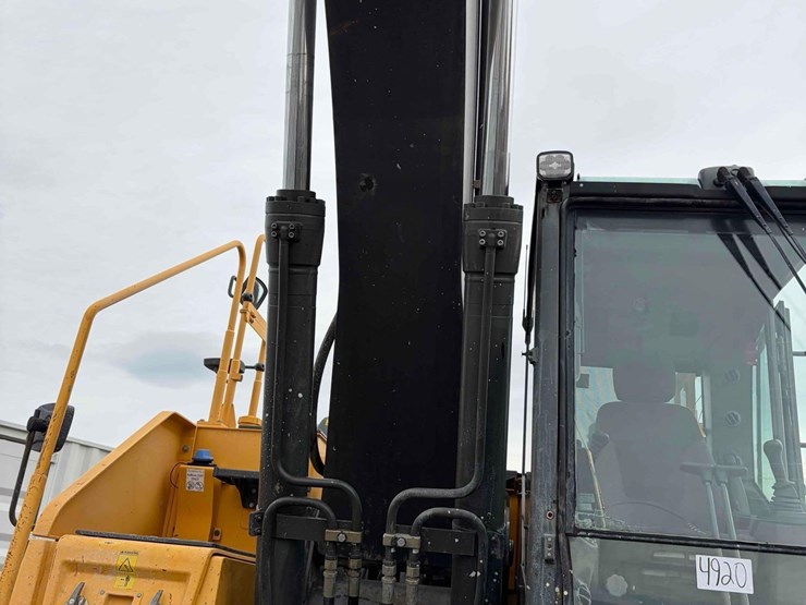 2016-volvo-ec220e-image-12