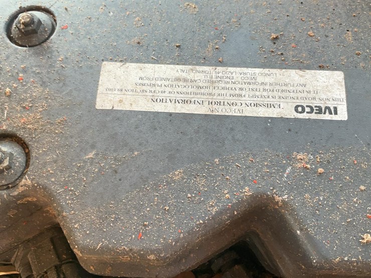 #239-•-iveco-diesel-engine-and-hyd-pump-image-14