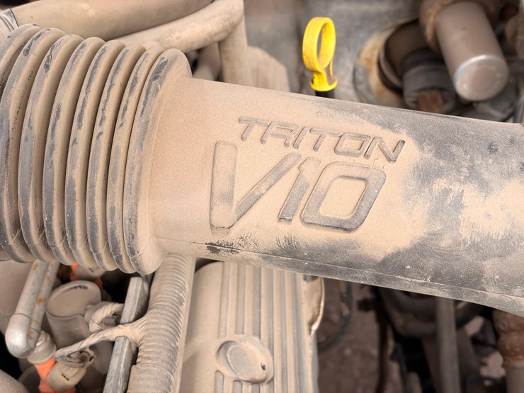 2003-ford-f550-image-16