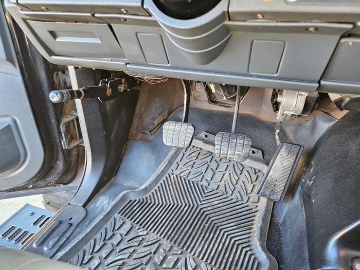 2002-caterpillar-3126-image-28