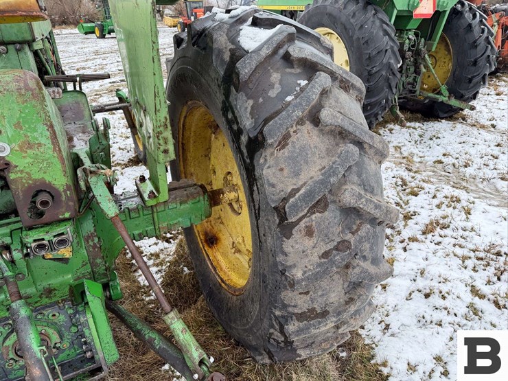 john-deere-4010-image-24