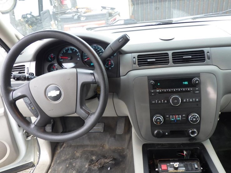 2008-chevrolet-tahoe-image-9