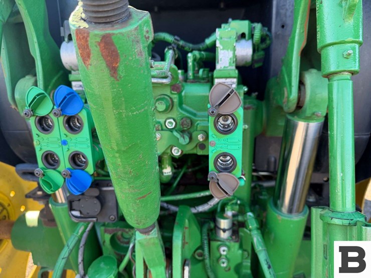 2013-john-deere-6125r-image-32