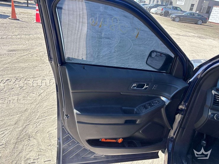 2015-ford-explorer-image-10