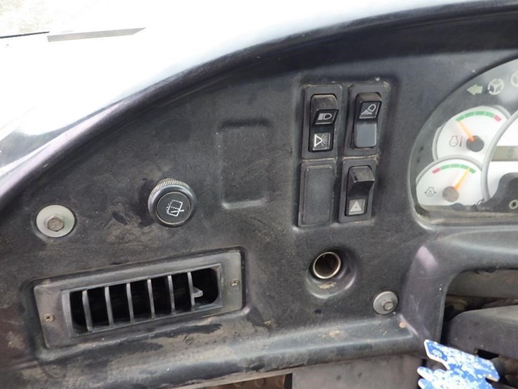 2005-caterpillar-740-image-31