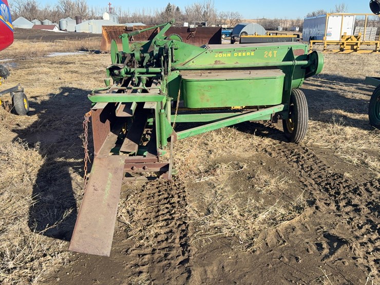 john-deere-24t-image-13