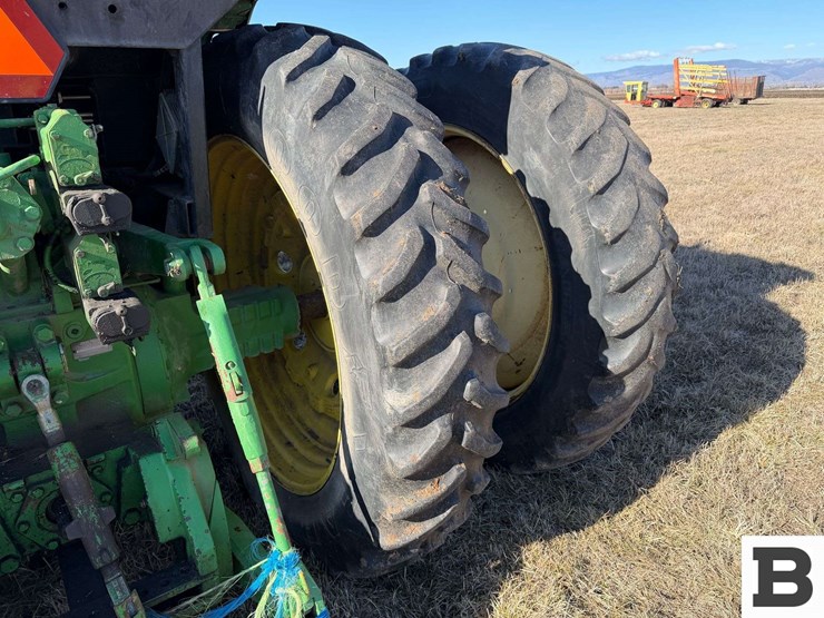 1992-john-deere-4560-image-28