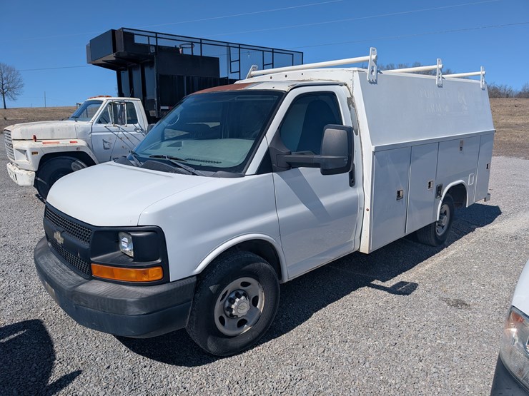 2010-chevrolet-express-3500-image-1
